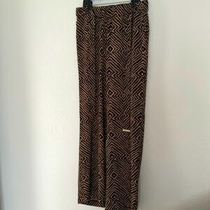 It’s beautiful loose pants just to wide for me